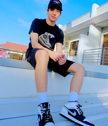 Hot stars got my eyes twink tube 62a28a46318f6.png