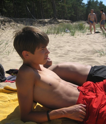 Run run run run run to me twink tube 62b48e20d7197.png