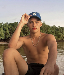 Run run run run run to me twink tube 62b48ebe53953.png