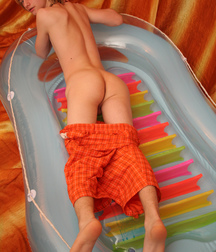 AlexBoys Foot and behind 01 5ea836b850441.jpg
