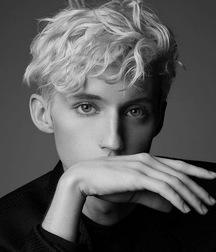 Hand And Face 5d6b2e2451969.jpg
