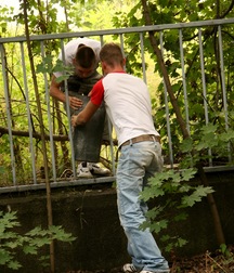 Alex and Bennie 5d9eb915143f5.jpg