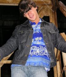 Larry 5da566fadb6cb.jpg