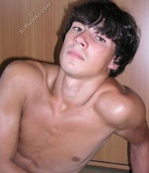 Larry 5da568122cc9d.jpg