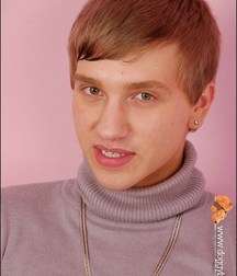 Glamour 2 5daff27ff2317.jpg