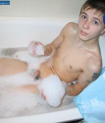 Sergik's Bubble bath 5ddf8aedd5928.jpg