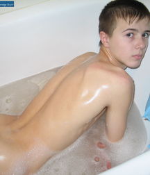 Sergik's Bubble bath 5ddf8b3775e94.jpg