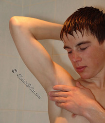 Leonid 5de60e74db316.jpg