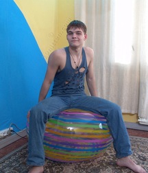 Someone has been trying to rip Andrey's t-shirt off 5f8a77d4639d9.jpg