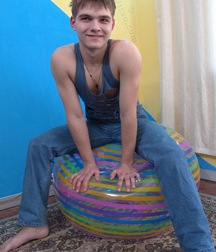 Someone has been trying to rip Andrey's t-shirt off 5f8a77deb0392.jpg