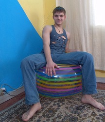 Someone has been trying to rip Andrey's t-shirt off 5f8a77f6bbe27.jpg