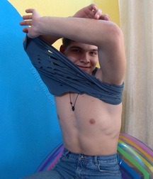 Someone has been trying to rip Andrey's t-shirt off 5f8a7804a5073.jpg