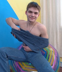 Someone has been trying to rip Andrey's t-shirt off 5f8a780c27459.jpg