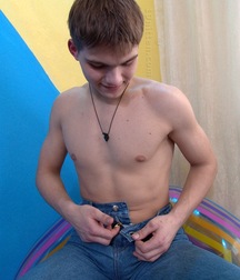 Someone has been trying to rip Andrey's t-shirt off 5f8a781dc7ae7.jpg