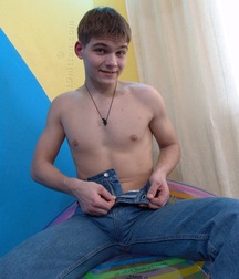 Someone has been trying to rip Andrey's t-shirt off 5f8a78210dfcd.jpg