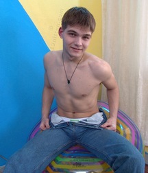 Someone has been trying to rip Andrey's t-shirt off 5f8a782526a3c.jpg