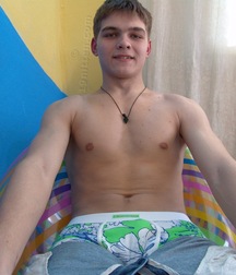 Someone has been trying to rip Andrey's t-shirt off 5f8a78433000b.jpg