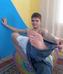 Someone has been trying to rip Andrey's t-shirt off 5f8a784ecd2fa.jpg