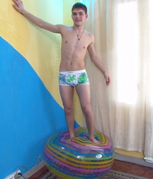 Someone has been trying to rip Andrey's t-shirt off 5f8a789c36f90.jpg