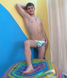 Someone has been trying to rip Andrey's t-shirt off 5f8a78ed59b36.jpg