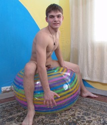 Someone has been trying to rip Andrey's t-shirt off 5f8a791dde71f.jpg