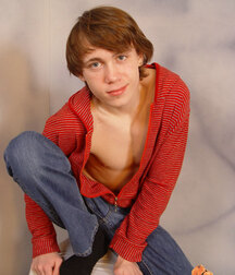 Esthan is a very good looking twink this is his 7th set 5fb604526390c.jpg