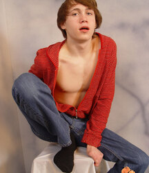 Esthan is a very good looking twink this is his 7th set 5fb60455ca046.jpg