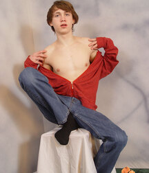 Esthan is a very good looking twink this is his 7th set 5fb60464c05be.jpg