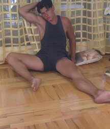 Muscular Brit twink great Butt un cut, huge cum 6221c20868b63.jpg