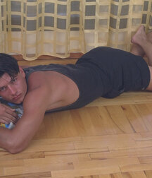 Muscular Brit twink great Butt un cut, huge cum 6221c20eb06ff.jpg