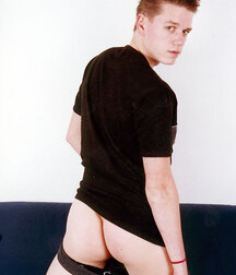 Red spikey haired twink  62357fa07b124.jpg