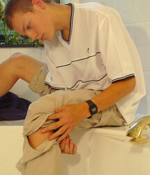 Take a bath with a hot ginger freckled twink 623ebb234dd1a.jpg