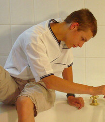 Take a bath with a hot ginger freckled twink 623ebb5793f42.jpg