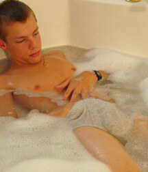 Take a bath with a hot ginger freckled twink 623ebbd7bd932.jpg