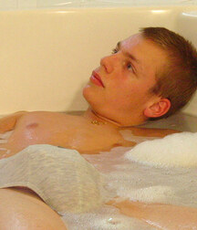 Take a bath with a hot ginger freckled twink 623ebbe9ba8e3.jpg