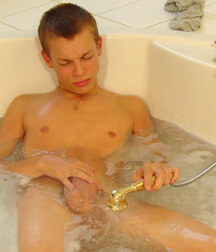 Take a bath with a hot ginger freckled twink 623ebc4d3c6e6.jpg