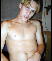 Office Blond then pees in the garden 6289d6f9d6ca1.jpg