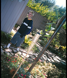 Office Blond then pees in the garden 6289d7d1f32b2.jpg