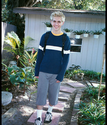 Office Blond then pees in the garden 6289d7da40758.jpg