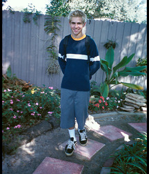 Office Blond then pees in the garden 6289d7e180715.jpg