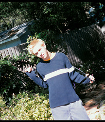 Office Blond then pees in the garden 6289d80050eb3.jpg