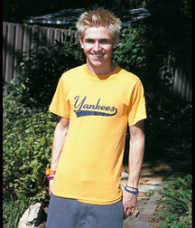 Office Blond then pees in the garden 6289d81971228.jpg
