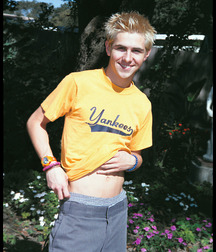Office Blond then pees in the garden 6289d81eb5861.jpg