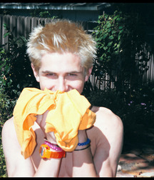 Office Blond then pees in the garden 6289d838a2377.jpg