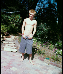 Office Blond then pees in the garden 6289d884ed443.jpg