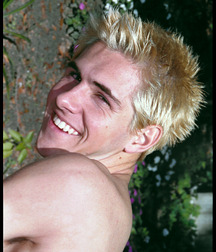 Office Blond then pees in the garden 6289d9136a94a.jpg