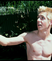 Office Blond then pees in the garden 6289d935f0f75.jpg
