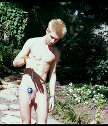 Office Blond then pees in the garden 6289d95071e73.jpg