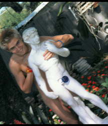 Office Blond then pees in the garden 6289d98294172.jpg