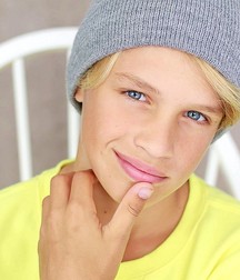 Faces to Kiss 5ddeef4fc4810.jpg